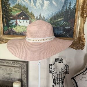 Wide-Brimmed Pink and White Sun Hat with Woven Texture Pearl Embellishment